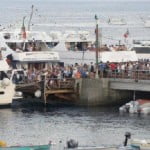 lo sbarco di centinaia di turisti in contemporanea a Stromboli. L'aumento a 5 euro anche per frenare l'invasione dei "mordi e fuggi"