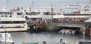 stromboli , migliaia di sbarchi in contemporanea