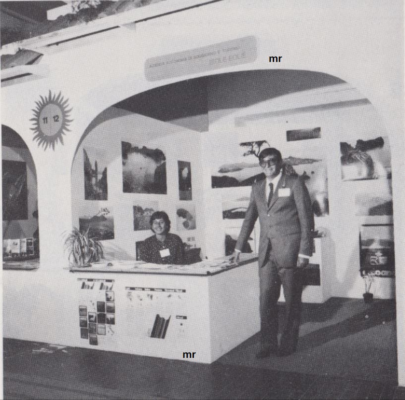 kkk la sicilia in vetrina Palermo expo vacanze 1982 Eolie nella foto Lucio Costanzo.