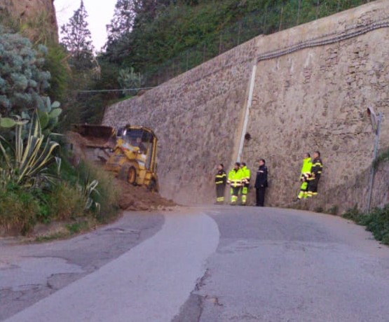 Frana via Serra, dal Comune pronto intervento