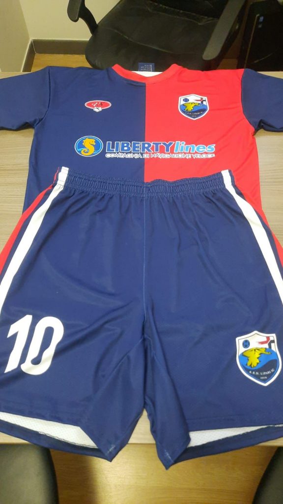Lipari I.C. : la prima maglia rosso-blu con il main sponsor