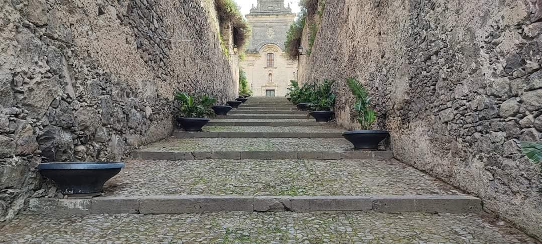 L'assessore Taranto : polemiche strumentali anche per ripulire la scalinata della cattedrale per San Bartolo 1
