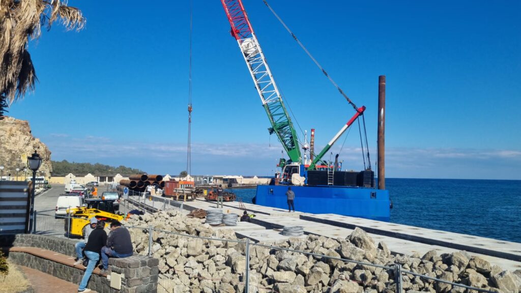 Vulcano : ripresi i lavori per il nuovo pontile aliscafi