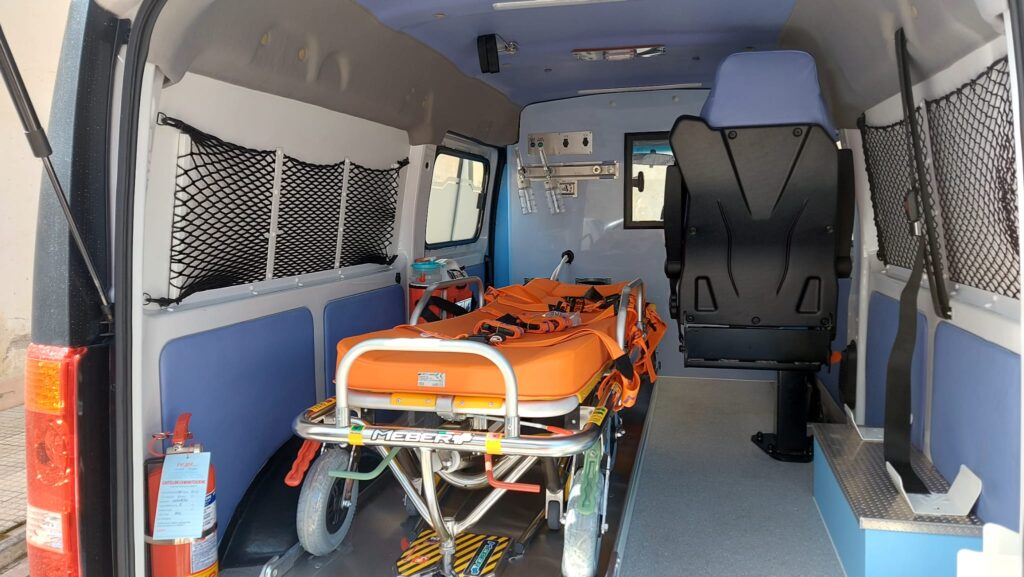 Le nuove ambulanze elettriche per Panarea e Stromboli 2