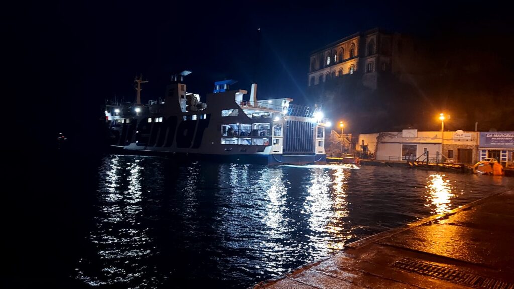 Siremar : servizio aggiuntivo da domani 23/10 con navi Antonello e Laurana