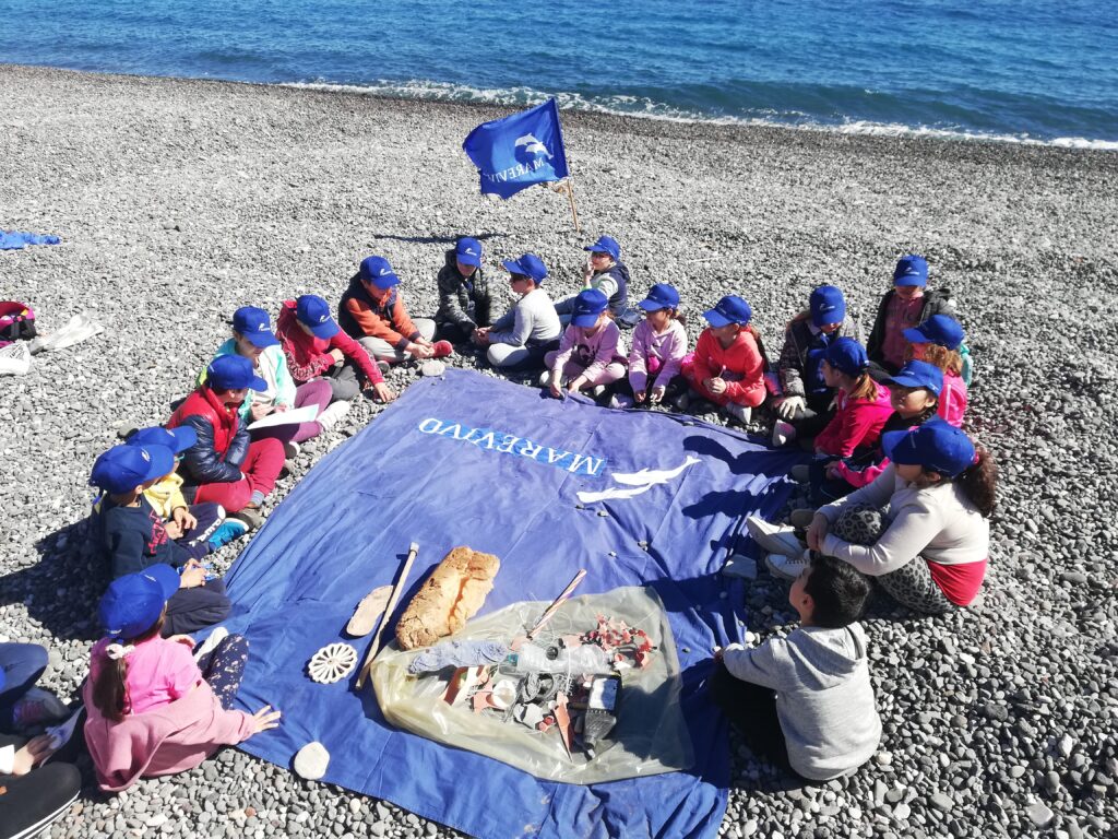 Lipari, gli studenti dei Comprensivi adottano la spiaggia di Canneto