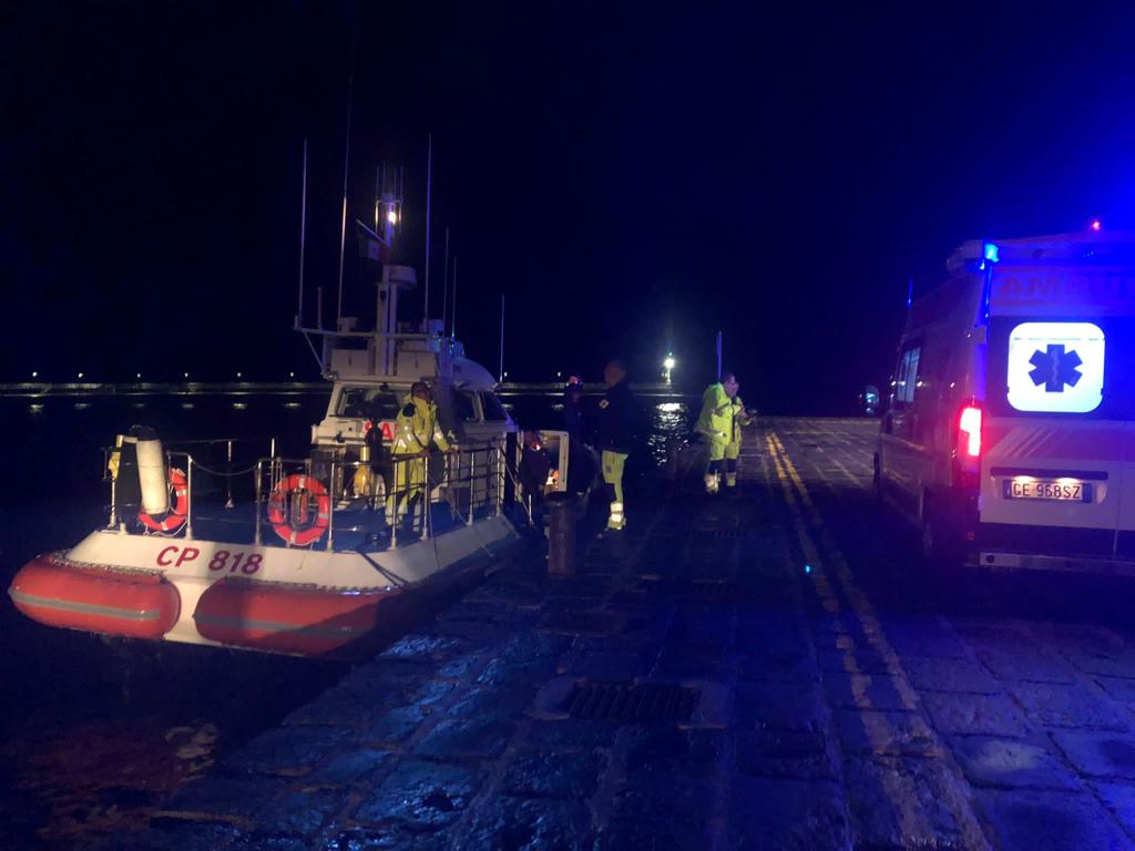Guardia Costiera soccorre infartuato da Salina a Lipari