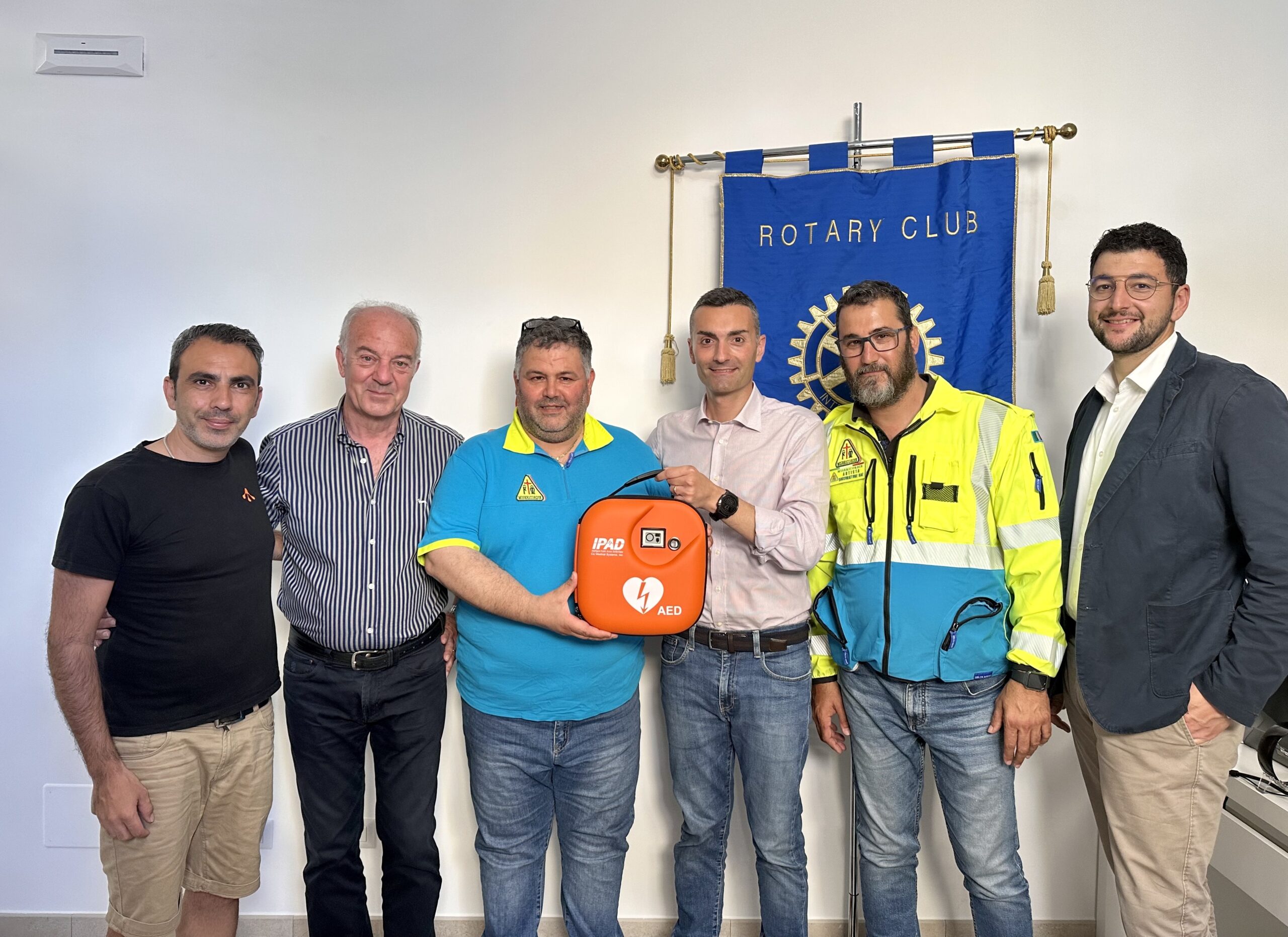 Dal Rotary club un defibrillatore all' associazione Misericordia di Lipari 1