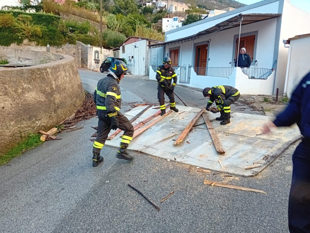 Eolie, forte vento e disagi : l'allerta della Protezione civile comunale 1