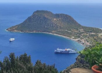 La bellissima “Nerea” è arrivata a Lipari, al via i collegamenti nella Milazzo-Eolie
