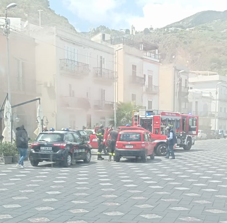 Lipari, incendio all'hotel Casajanca 1