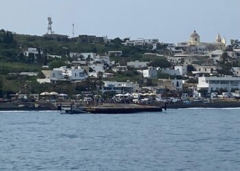 Stromboli : collaudata la nuova piattaforma aliscafi 1
