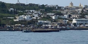 Stromboli : collaudata la nuova piattaforma aliscafi