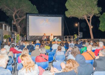 Marefestival Salina, la consegna del premio "Massimo Troisi"