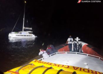 Lipari, Guardia costiera soccorre