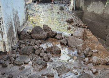 Stromboli : temporale d'agosto e fiumi di terra e massi 2