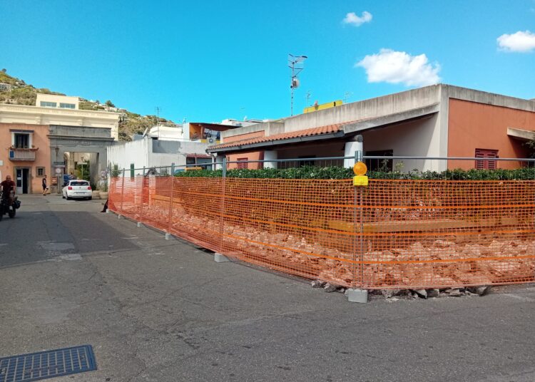 Lipari, S.Anna : lavori ad un parcheggio importante per la viabilità