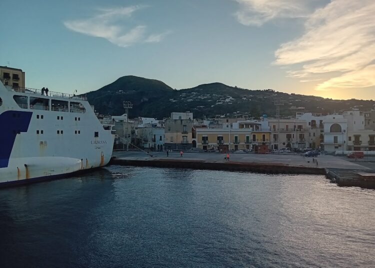 Isole minori : bando per i porti e le elisuperfici