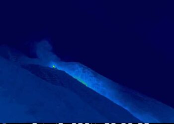 Stromboli : spattering e trabocco lavico