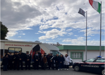 I Carabinieri donano il sangue, auto