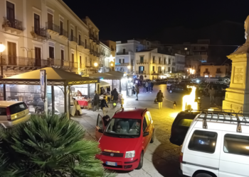 Marina corta tra mercatino di Natale e Presepe del Mare