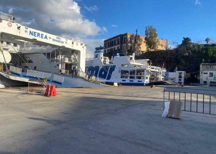 Trasporti marittimi: "Antonello da Messina" ferma per problemi al portellone