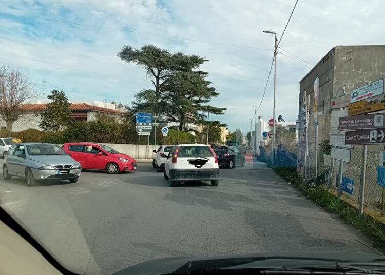 Lipari: questi segnali stradali "sconosciuti" in un paese dove sen la viabilità è nuovamente