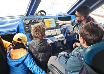 Giornata del Mare : i cittadini visitano le motovedette della Guardia Costiera