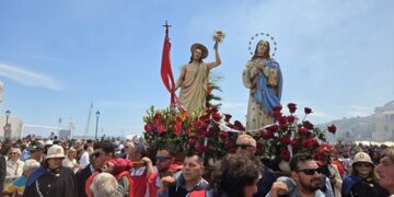 L'emozionante incontro pasquale a Lipari: tra fede, tradizione e colori