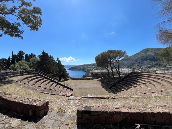 Lipari, al Museo sabato l'inaugurazione del Laboratorio Multisensoriale con reperti tattili e segnaletica in Braille e LIS per non vedenti e non udenti