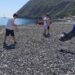 Canneto : i bambini puliscono la spiaggia...lontano dai riflettori