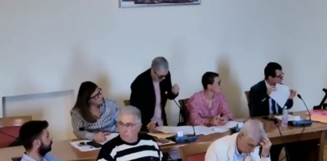 Consiglio comunale: passa il "no" ma gli aumenti tariffari sono inevitabili, polemiche sulla Bandiera Blu 1