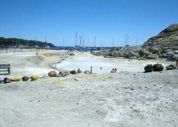 Vulcano : da oggi , 1 giugno, riapre la Pozza dei Fanghi 1