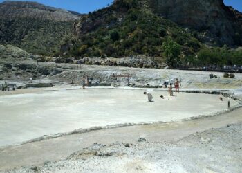 Vulcano : da oggi , 1 giugno, riapre la Pozza dei Fanghi 2