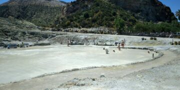 Vulcano : da oggi , 1 giugno, riapre la Pozza dei Fanghi 2