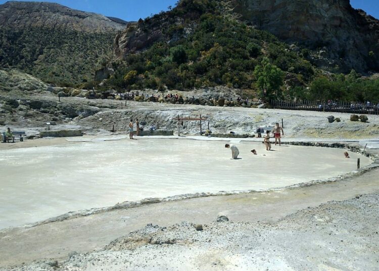 Vulcano : da oggi , 1 giugno, riapre la Pozza dei Fanghi 2