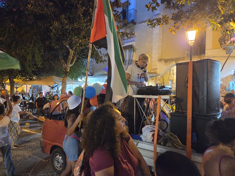 Arcobaleno eoliano: Il sogno del Pride fiorisce a Lipari 1
