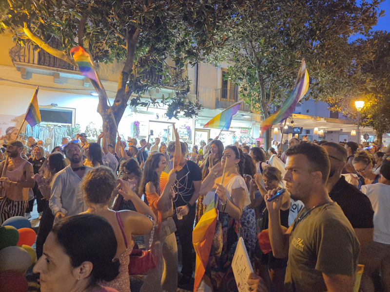 Arcobaleno eoliano: Il sogno del Pride fiorisce a Lipari 3