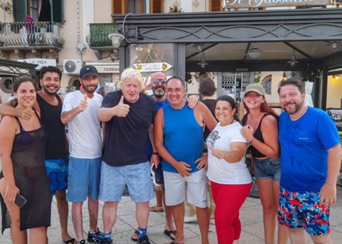 L'Acchippavip : Boris Johnson a Lipari 1