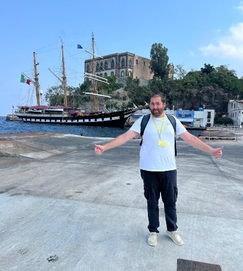 Filicudi : "Dall'ufficio postale di Pecorini il mio sguardo privilegiato sull'isola degli artisti"