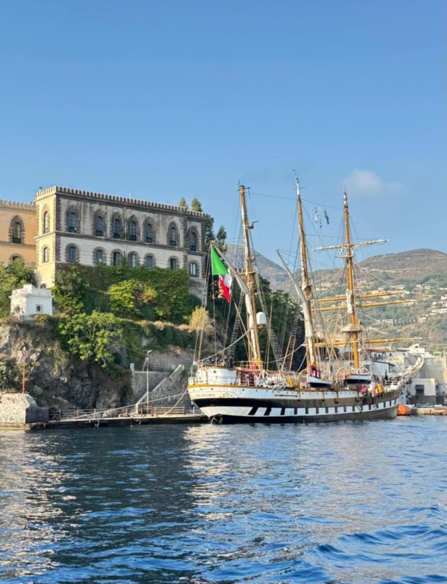 L'eleganza di un veliero storico: Ferragosto a Lipari con la Palinuro 1