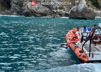 Patti: bloccati dalla marea, salvati dalla Guardia Costiera