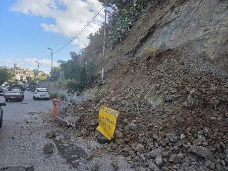Lipari, frana sulla Falcone e Borsellino: senso unico da Canneto per Lipari