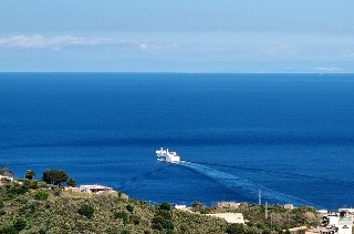 Collegament con Napoli: Federalberghi Eolie chiede nave adeguata per la tratta