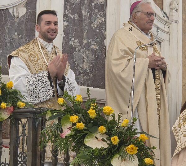 Fede e legalità: Mons. Accolla indica al nuovo parroco la via dell'impegno sociale per le nuove generazioni