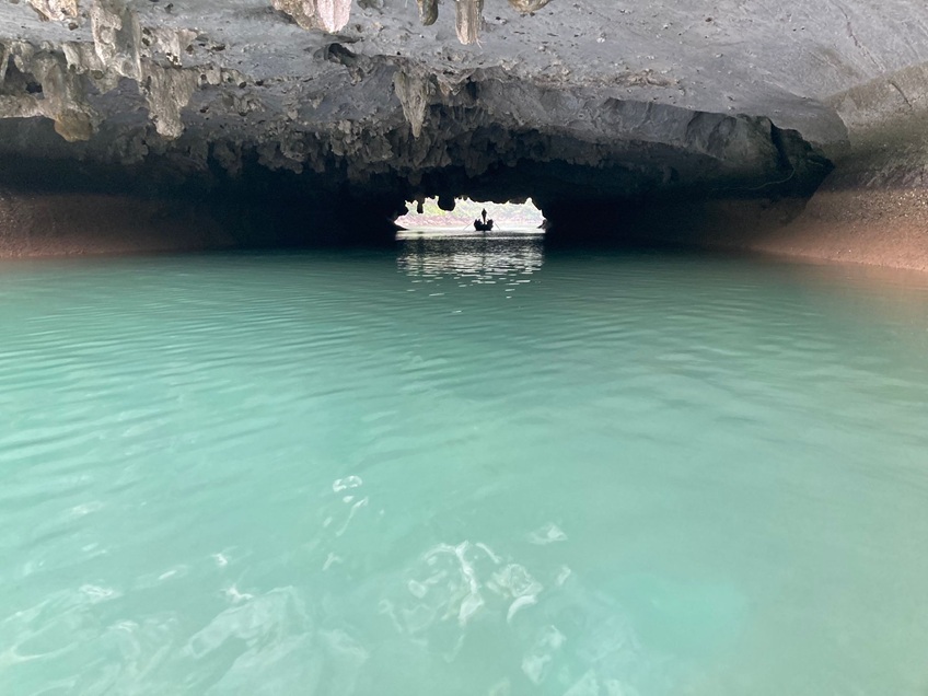 Eoliani in giro per il mondo : tanti saluti dalla baia di Ha Long 1