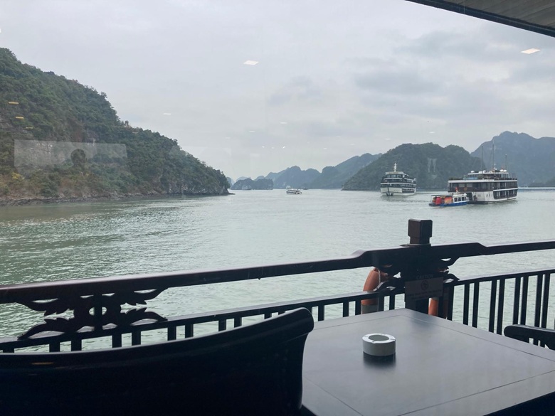 Eoliani in giro per il mondo : tanti saluti dalla baia di Ha Long 2