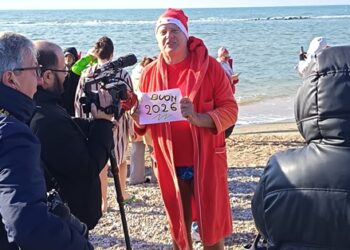 Il bagno di Capodanno da Ostia a Stromboli