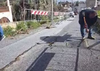 Lipari, perdite idriche nella via Zinzolo alta : Si chiude momentaneamente la strada
