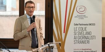 Liberty lines al fianco delle Eolie nell'incontro con la stamp